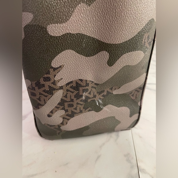 DKNY ARMY CAMO TOTE BAG - Picture 11 of 14